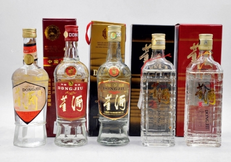 永川回收红董褐董白董3款90年代的老董酒分别多少钱一瓶，各自介绍与特点分析